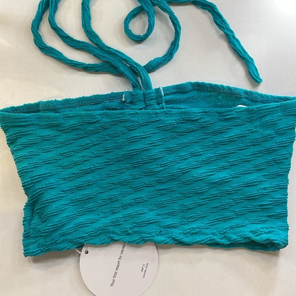 Cute and adorable teal halter top. - Picture 2 of 3